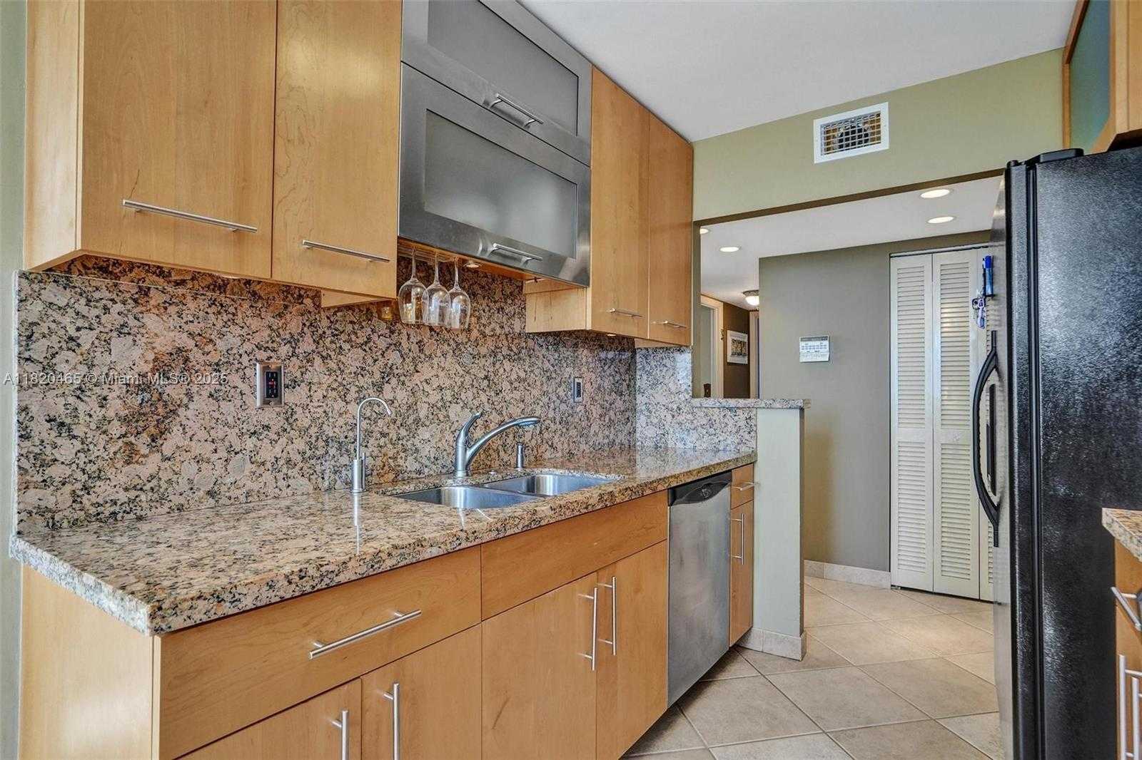 Small Image of 1833 SOUTH OCEAN DR #1402, Hallandale Beach Number 16