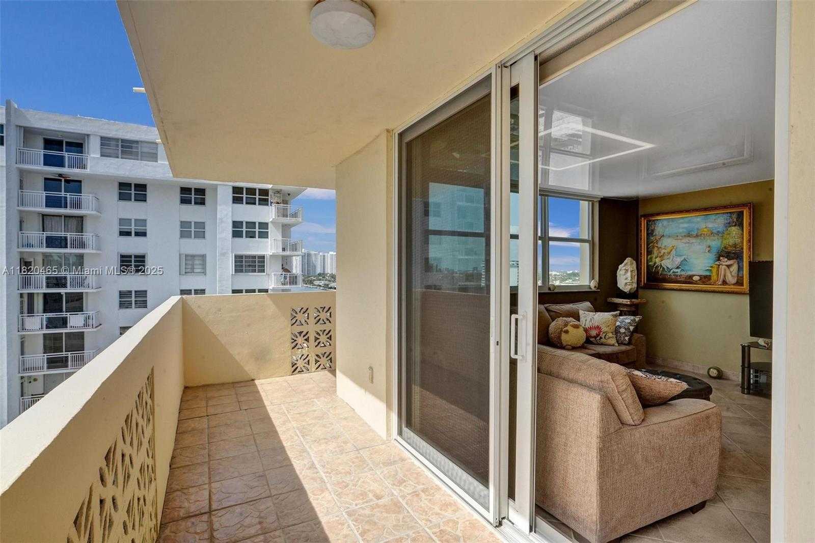 Small Image of 1833 SOUTH OCEAN DR #1402, Hallandale Beach Number 32
