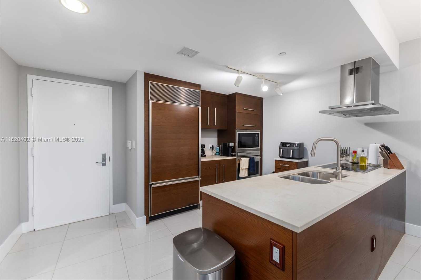 Small Image of 465 BRICKELL AVE #417, Miami Number 13