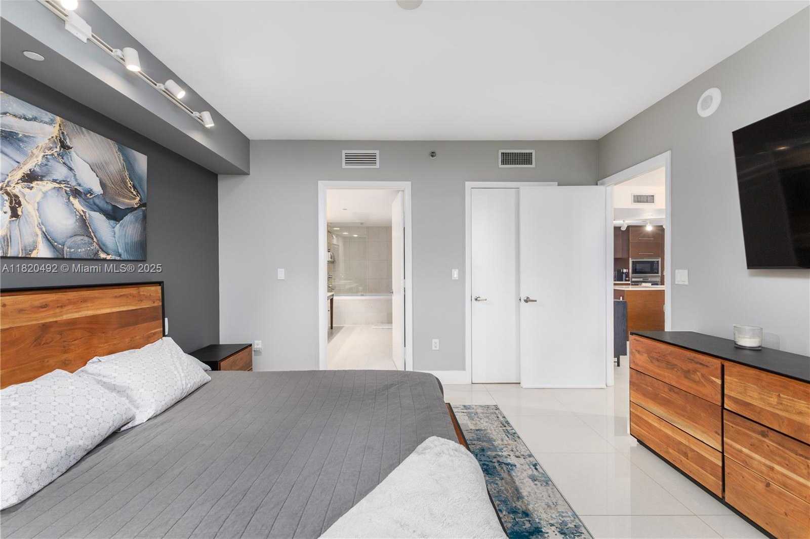 Small Image of 465 BRICKELL AVE #417, Miami Number 17