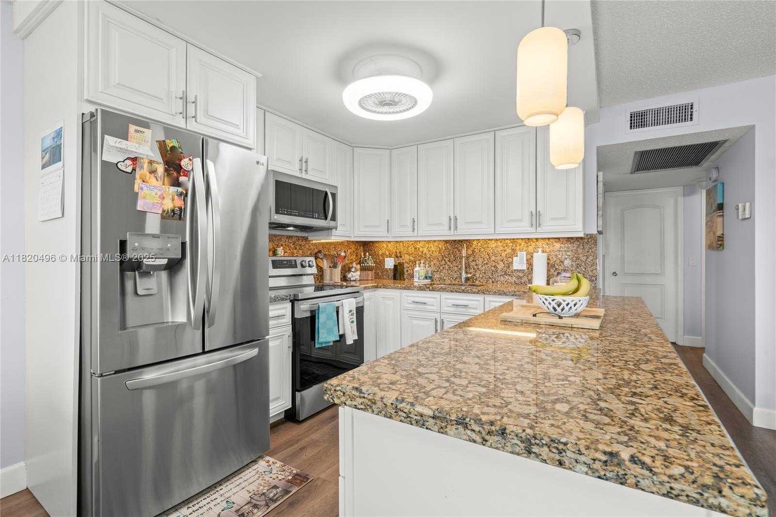 Small Image of 3021 ELLESMERE B #3021, Deerfield Beach Number 5