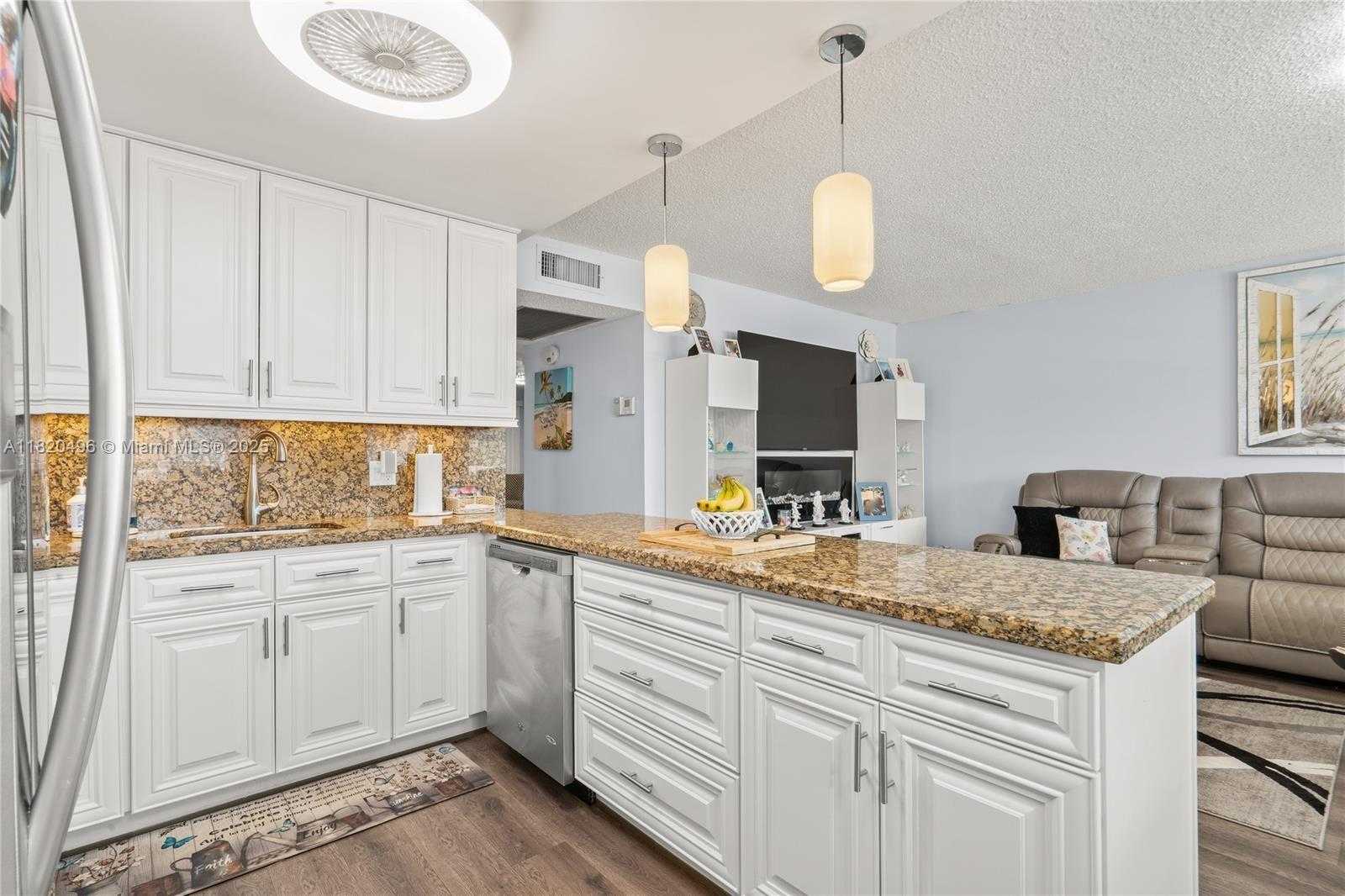 Small Image of 3021 ELLESMERE B #3021, Deerfield Beach Number 7