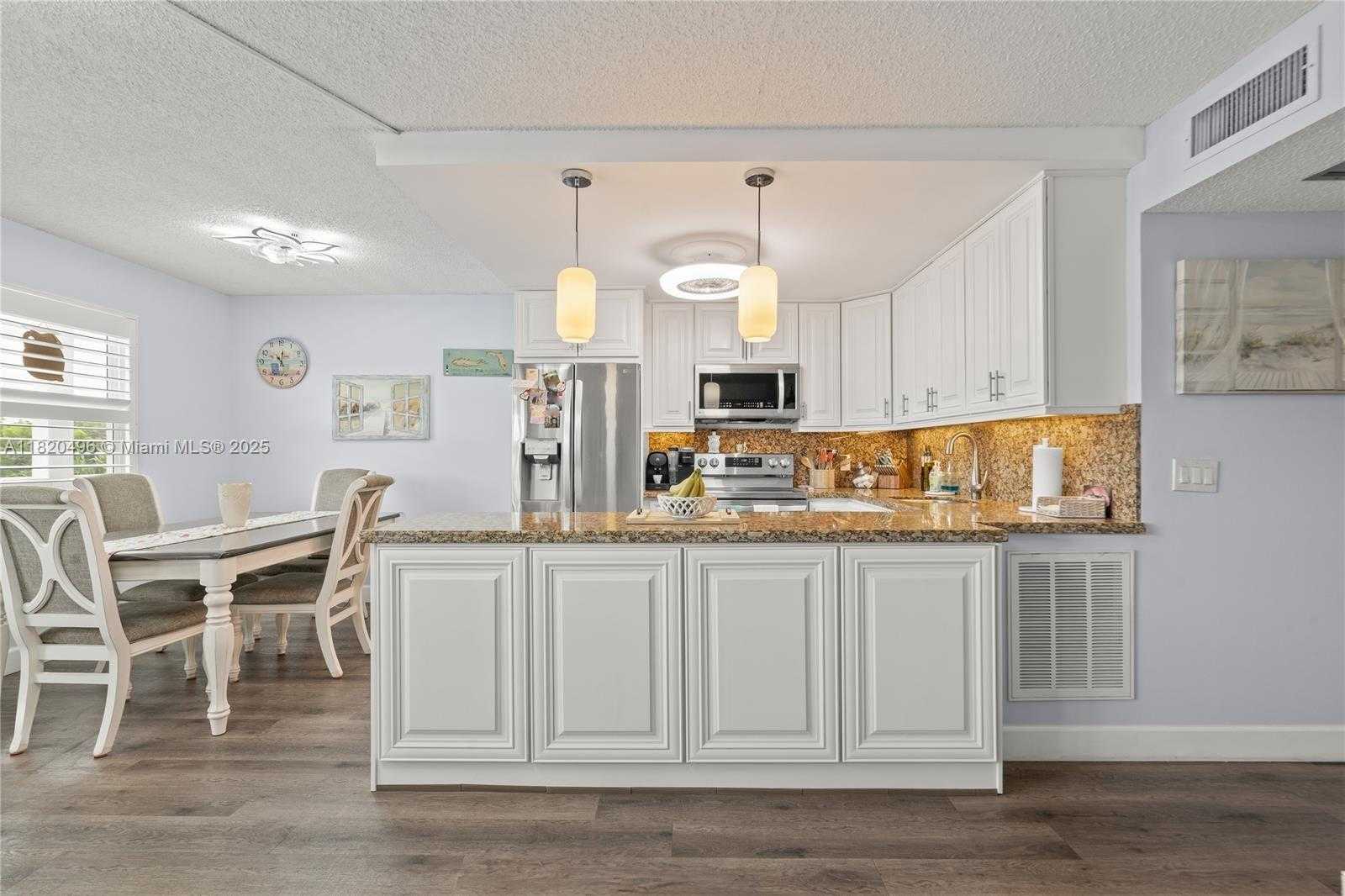 Small Image of 3021 ELLESMERE B #3021, Deerfield Beach Number 8