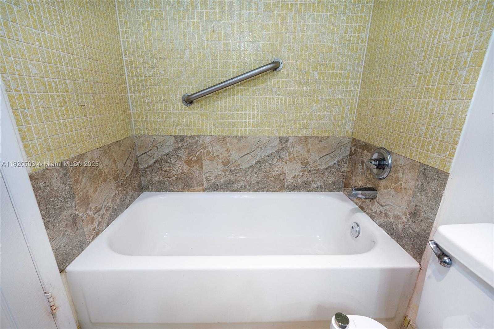 Small Image of 20291 NORTH EAST 30TH AVE #PH20, Aventura Number 30