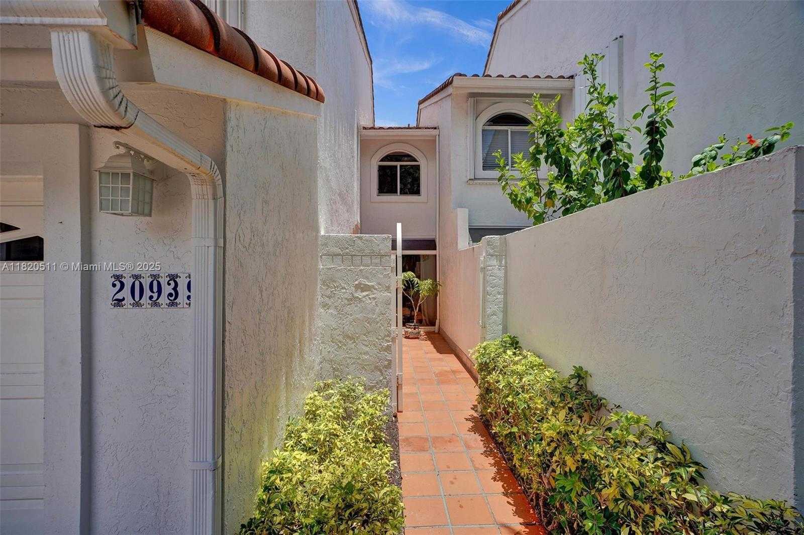 Small Image of 20939 NORTH EAST 37TH CT, Aventura Number 26