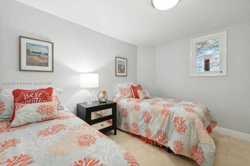 Small Image of 6423 COLLINS AVE #1605, Miami Beach Number 15