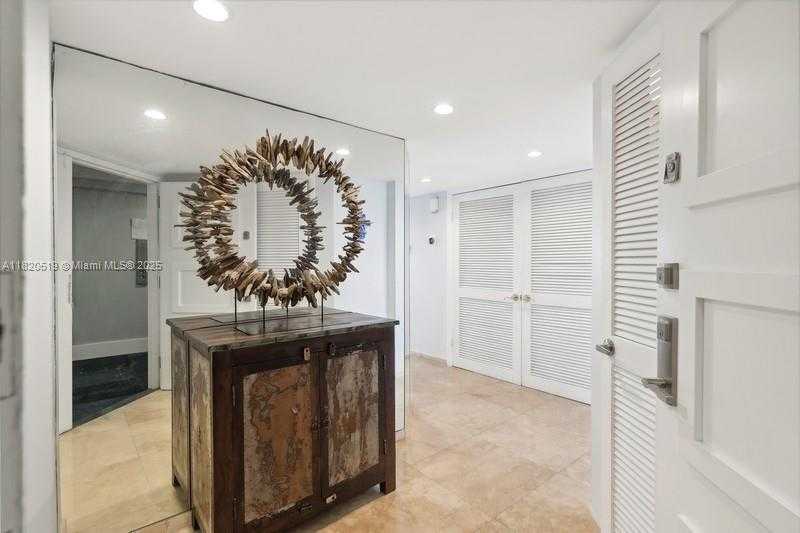 Small Image of 6423 COLLINS AVE #1605, Miami Beach Number 2