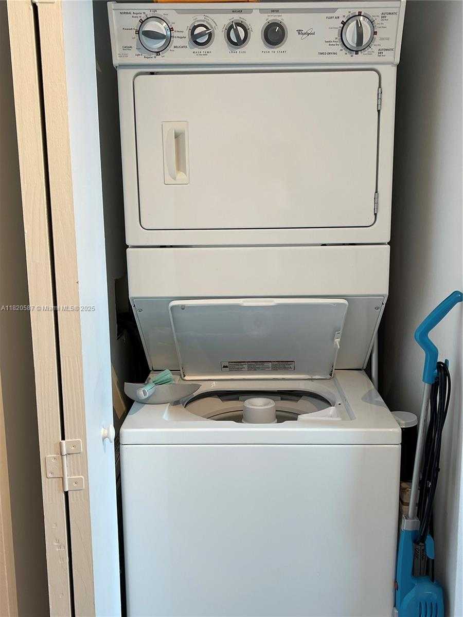 Small Image of 60 SOUTH WEST 13TH ST #2606, Miami Number 23