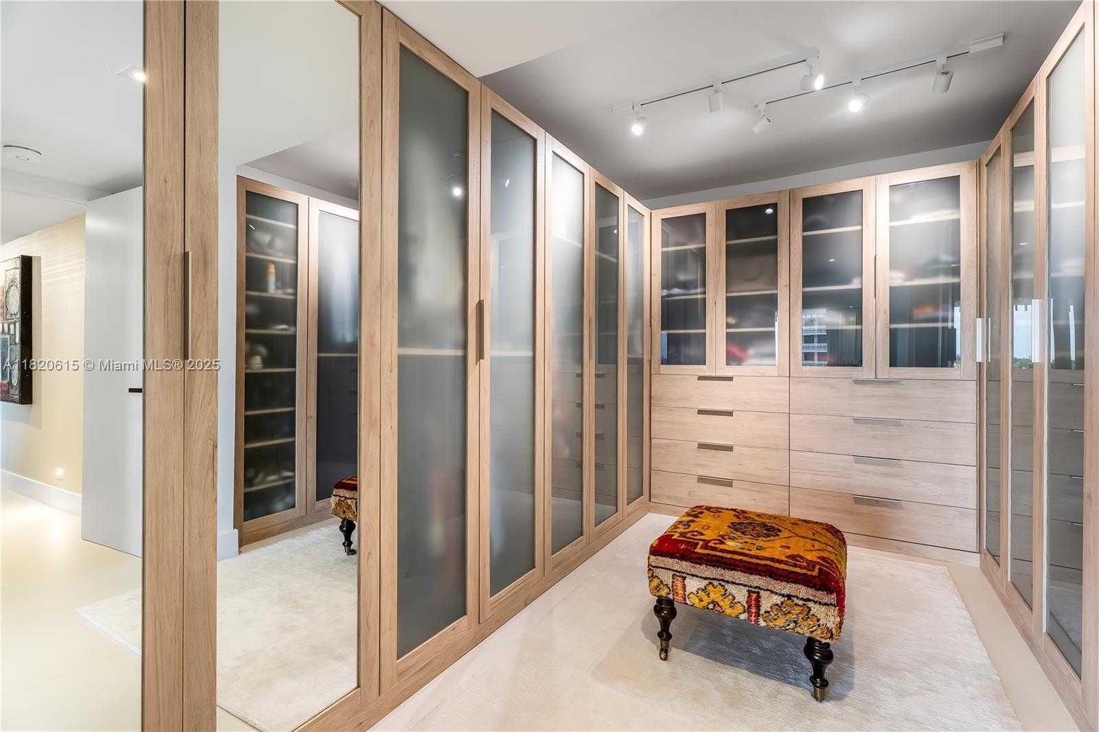 Small Image of 3 GROVE ISLE DR #C602, Miami Number 14