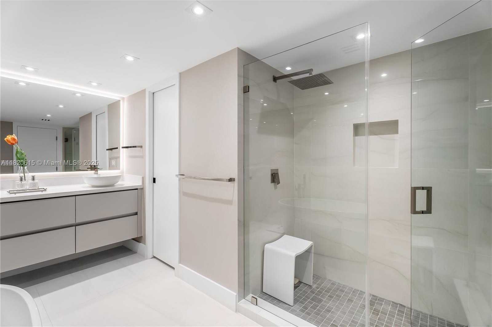 Small Image of 3 GROVE ISLE DR #C602, Miami Number 17
