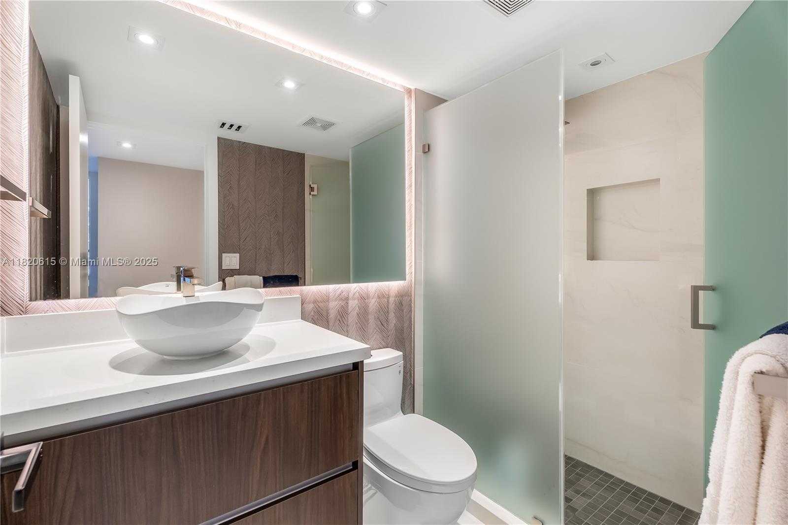 Small Image of 3 GROVE ISLE DR #C602, Miami Number 20