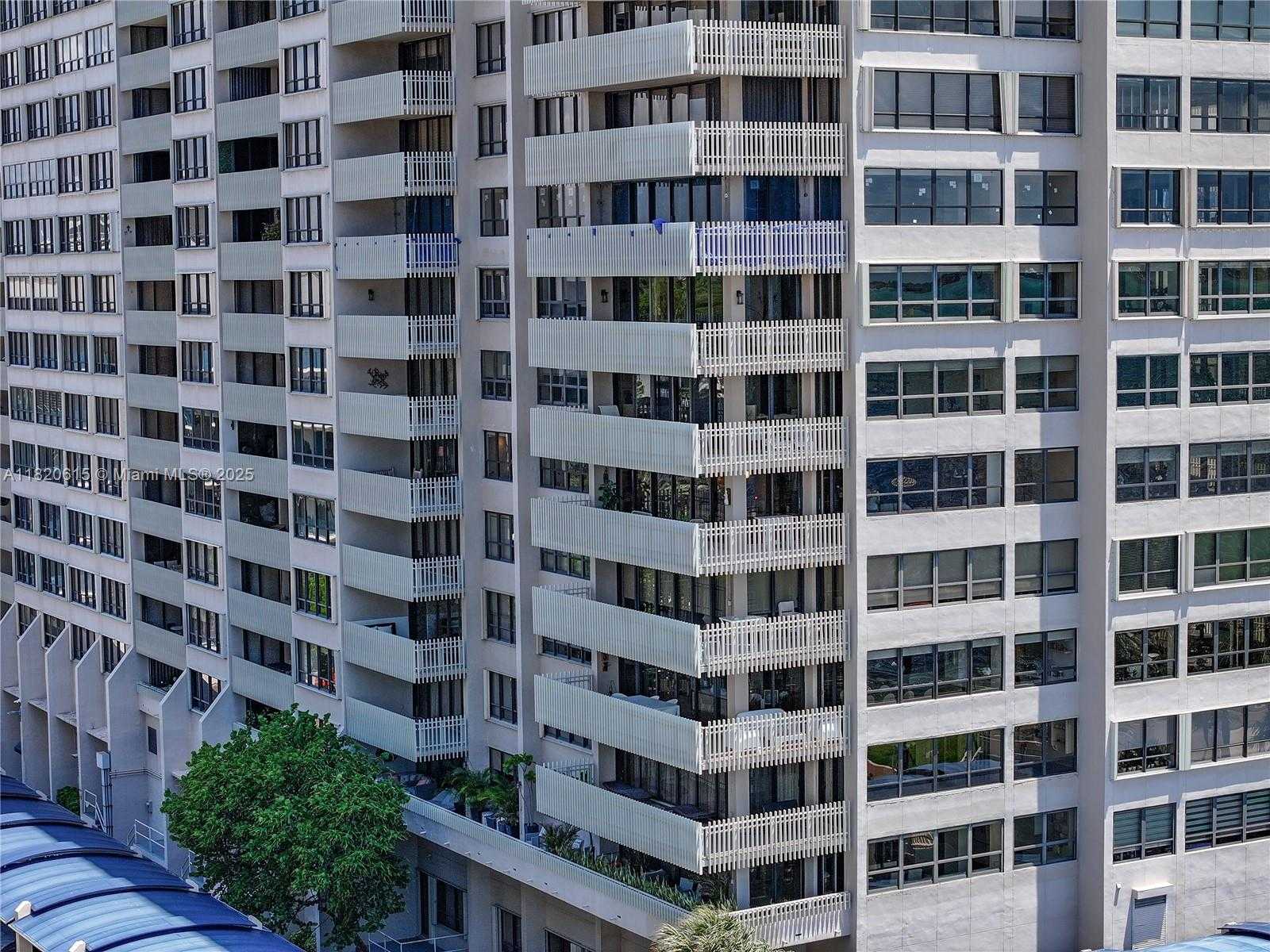 Small Image of 3 GROVE ISLE DR #C602, Miami Number 26