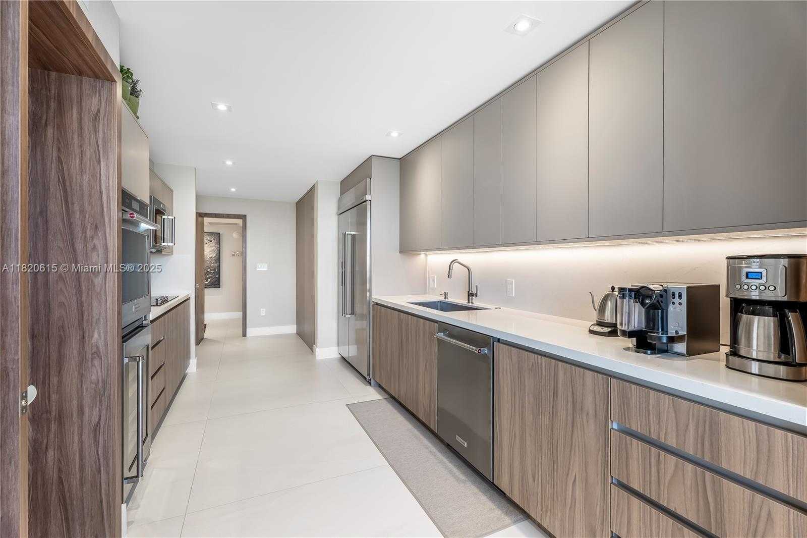 Small Image of 3 GROVE ISLE DR #C602, Miami Number 8