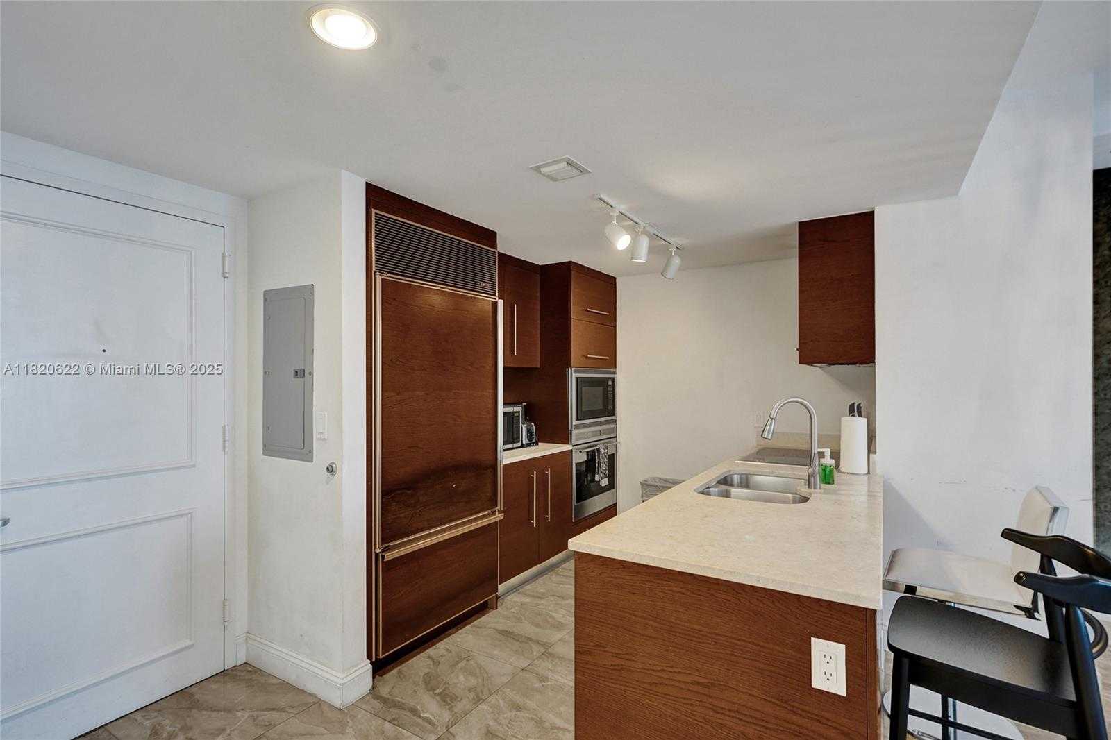 Small Image of 485 BRICKELL AVE #2009, Miami Number 10