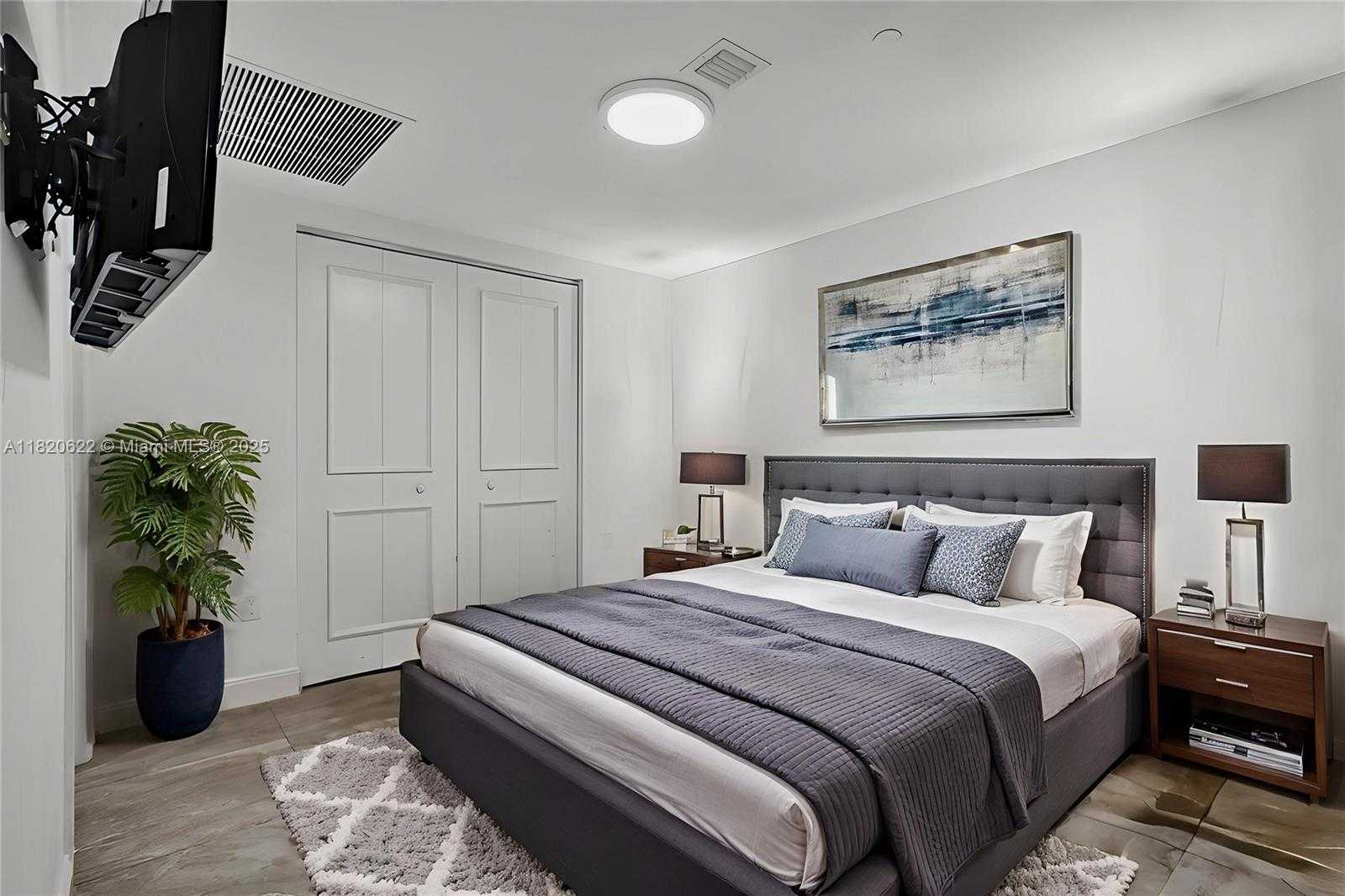 Small Image of 485 BRICKELL AVE #2009, Miami Number 12