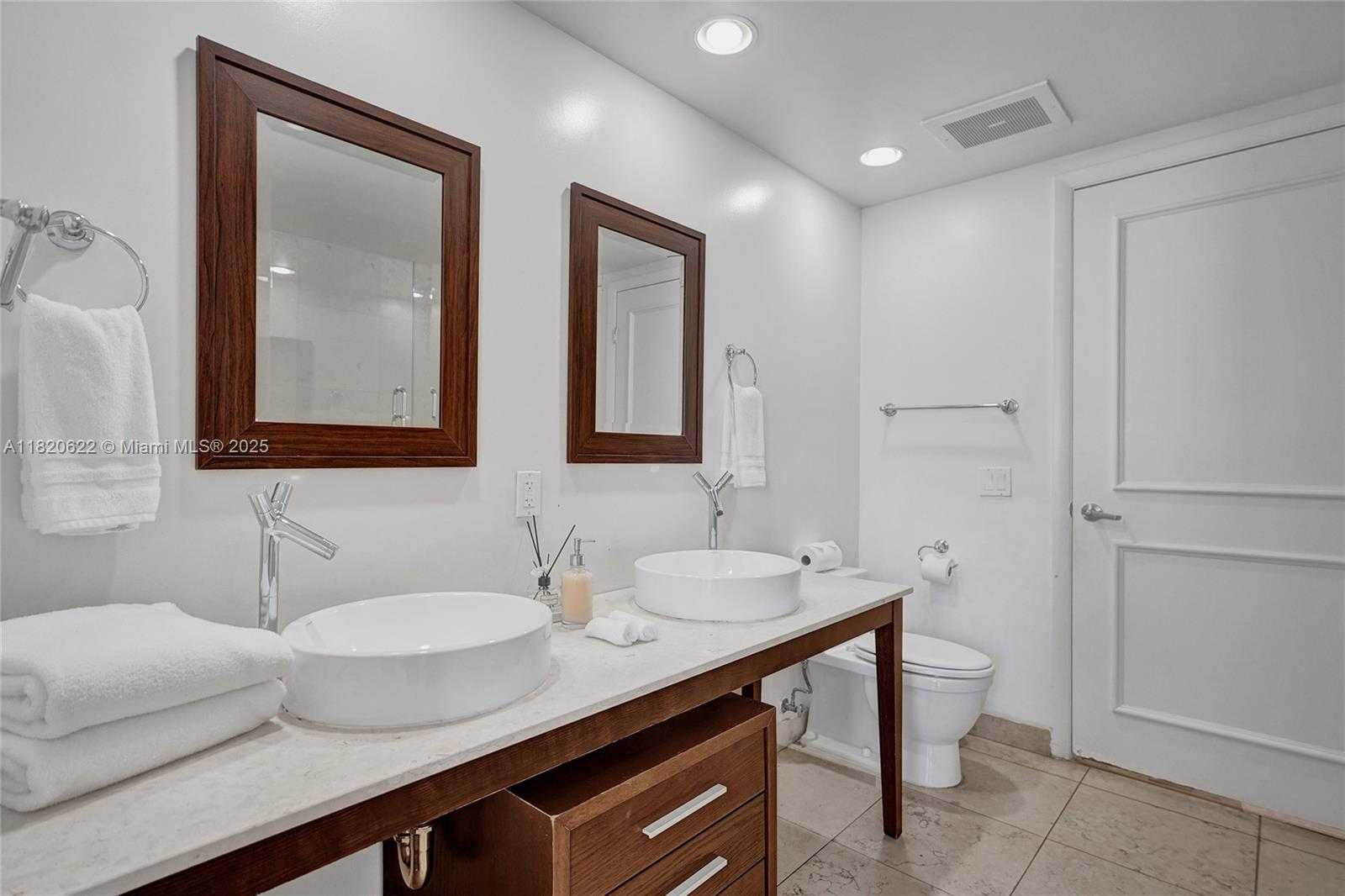 Small Image of 485 BRICKELL AVE #2009, Miami Number 17