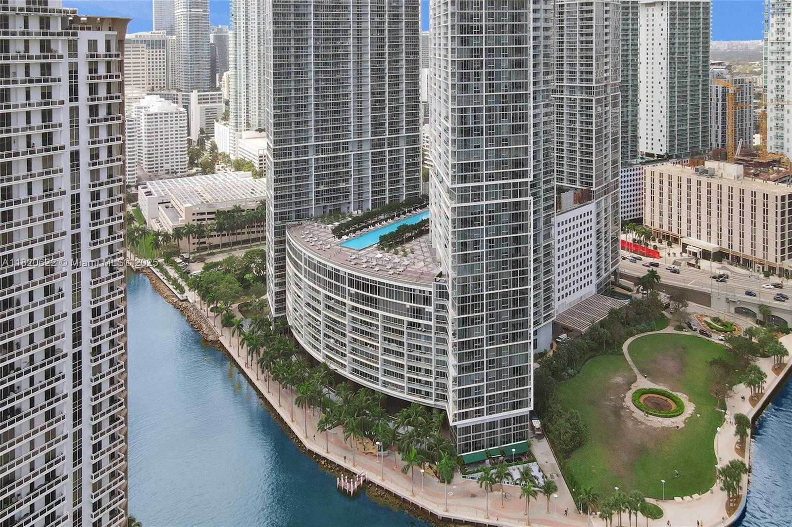 Small Image of 485 BRICKELL AVE #2009, Miami Number 4