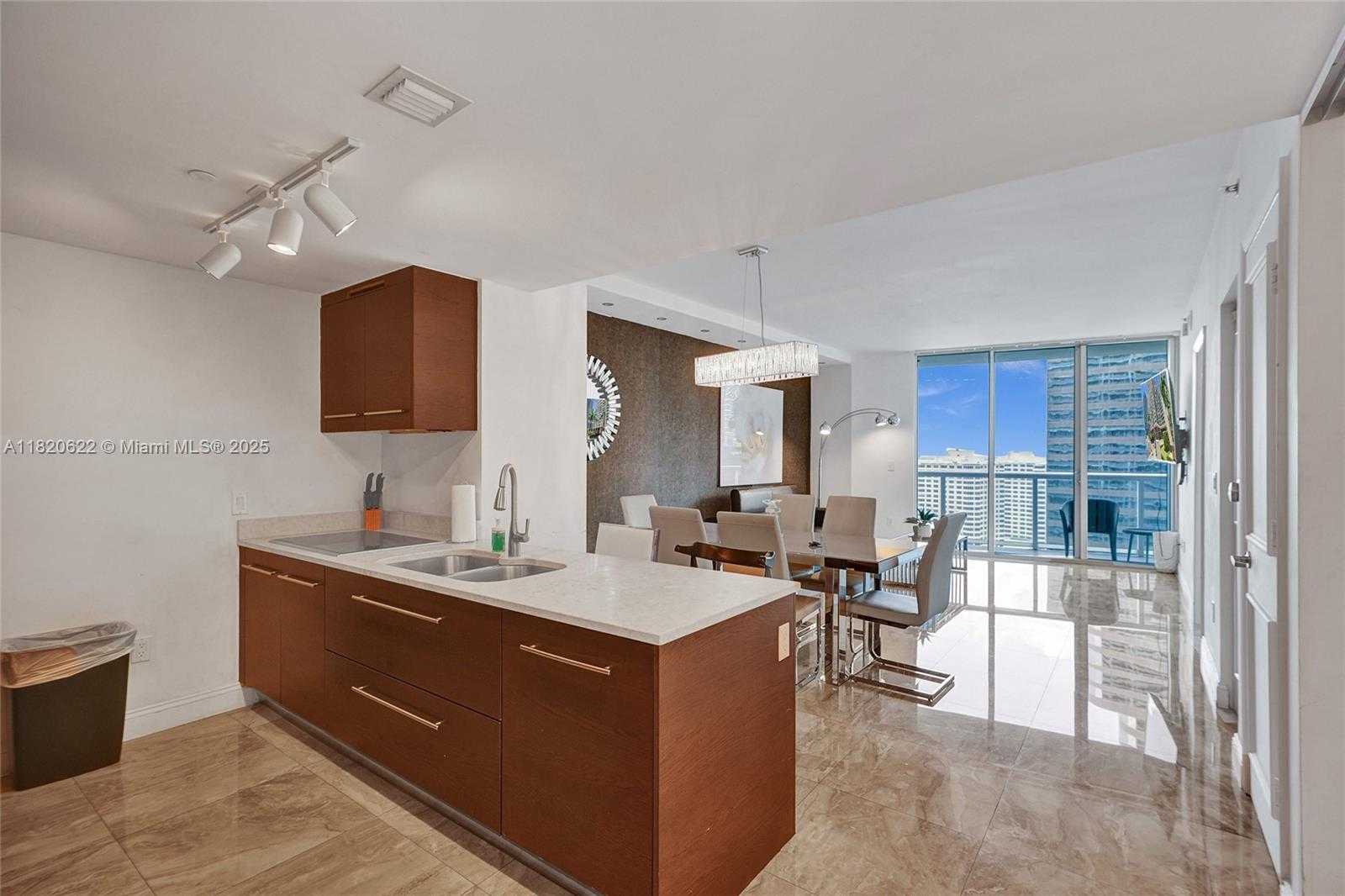 Small Image of 485 BRICKELL AVE #2009, Miami Number 9