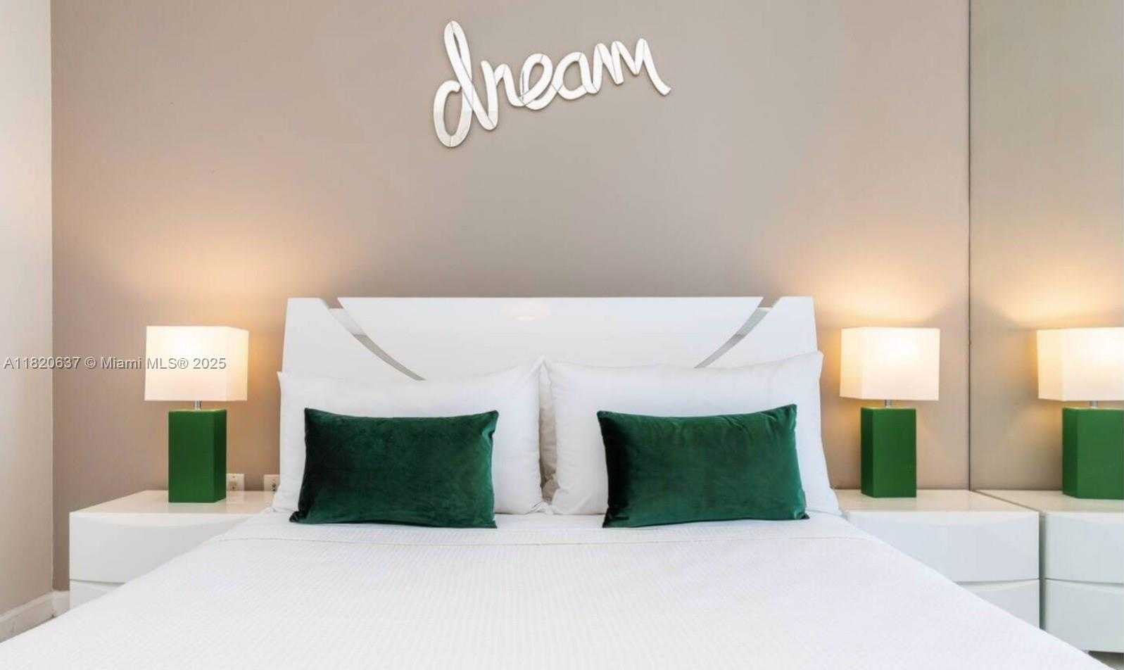 Small Image of 485 BRICKELL AVE #3410, Miami Number 11