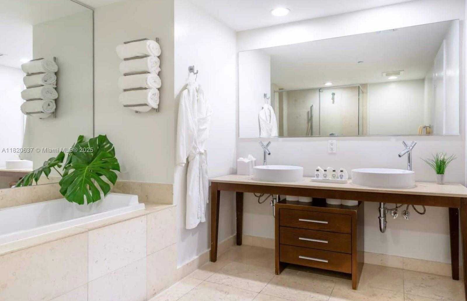 Small Image of 485 BRICKELL AVE #3410, Miami Number 9