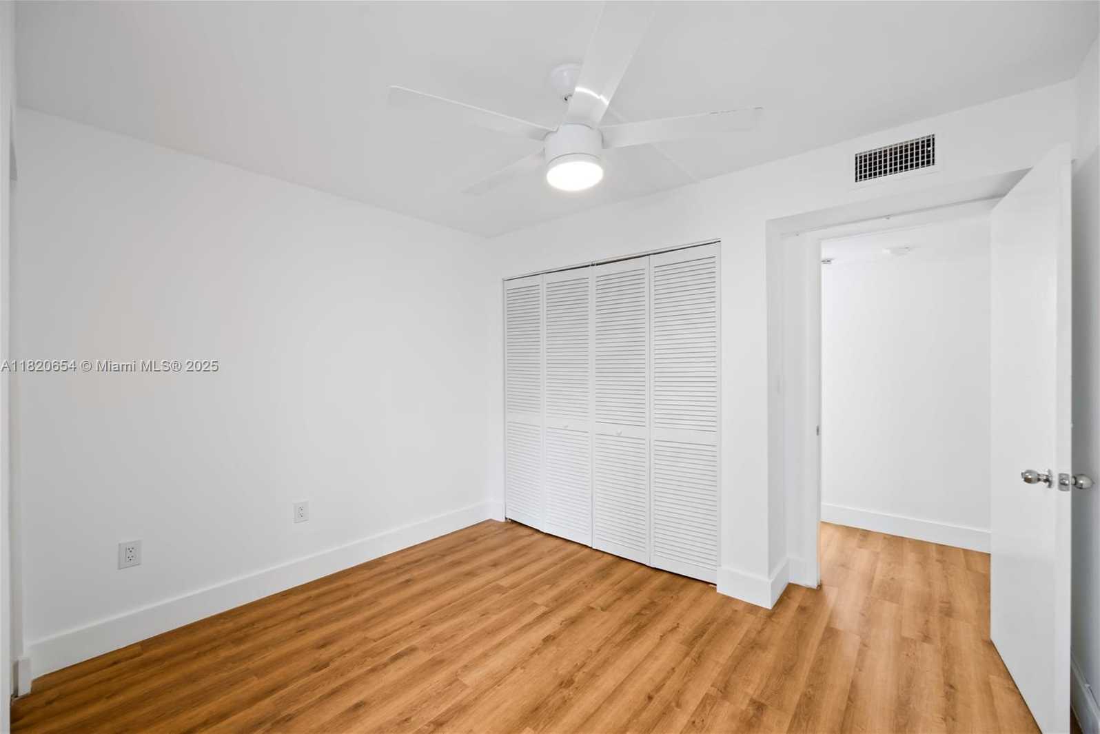 Small Image of 1440 BRICKELL BAY #307, Miami Number 13
