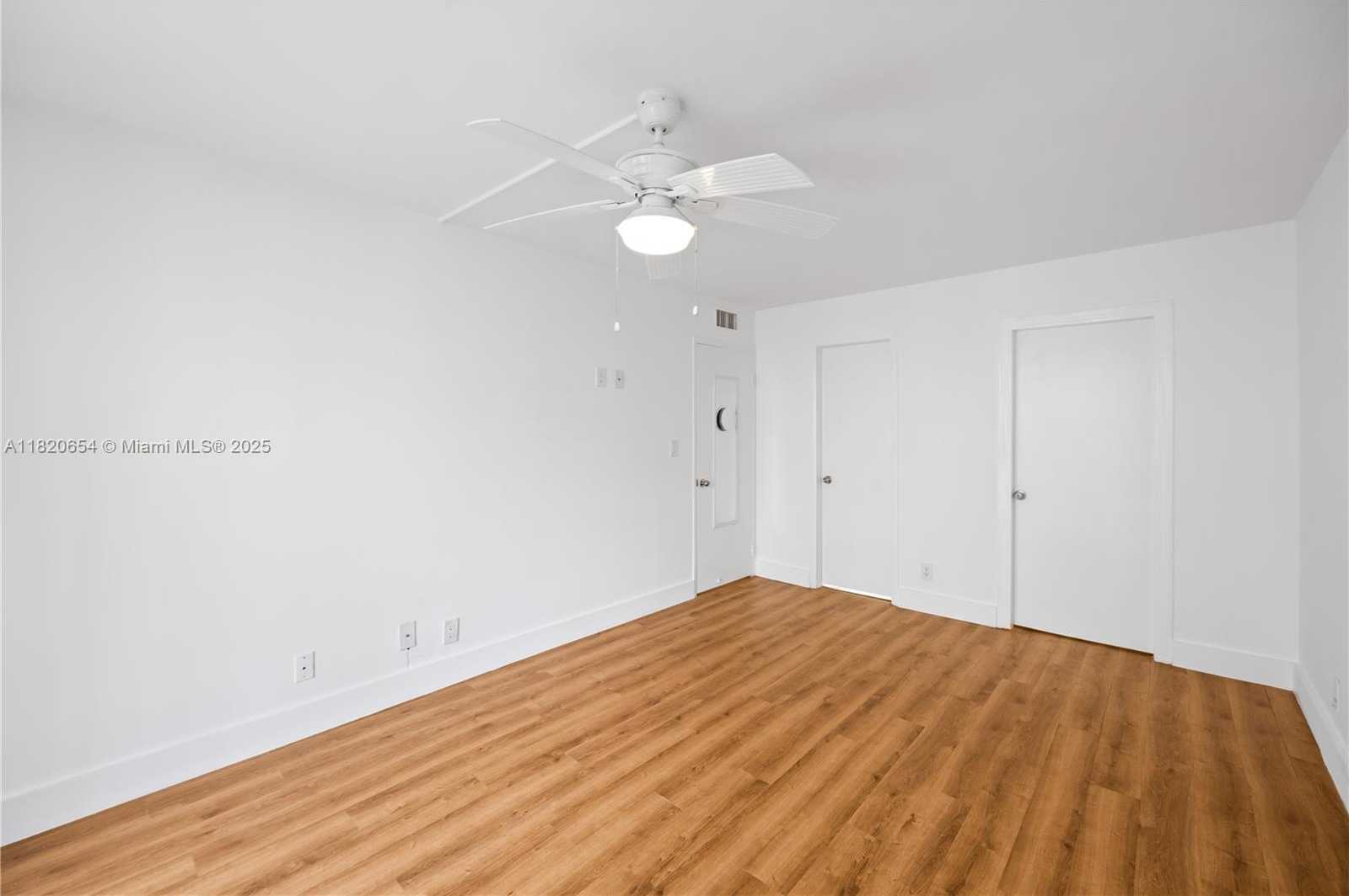 Small Image of 1440 BRICKELL BAY #307, Miami Number 15