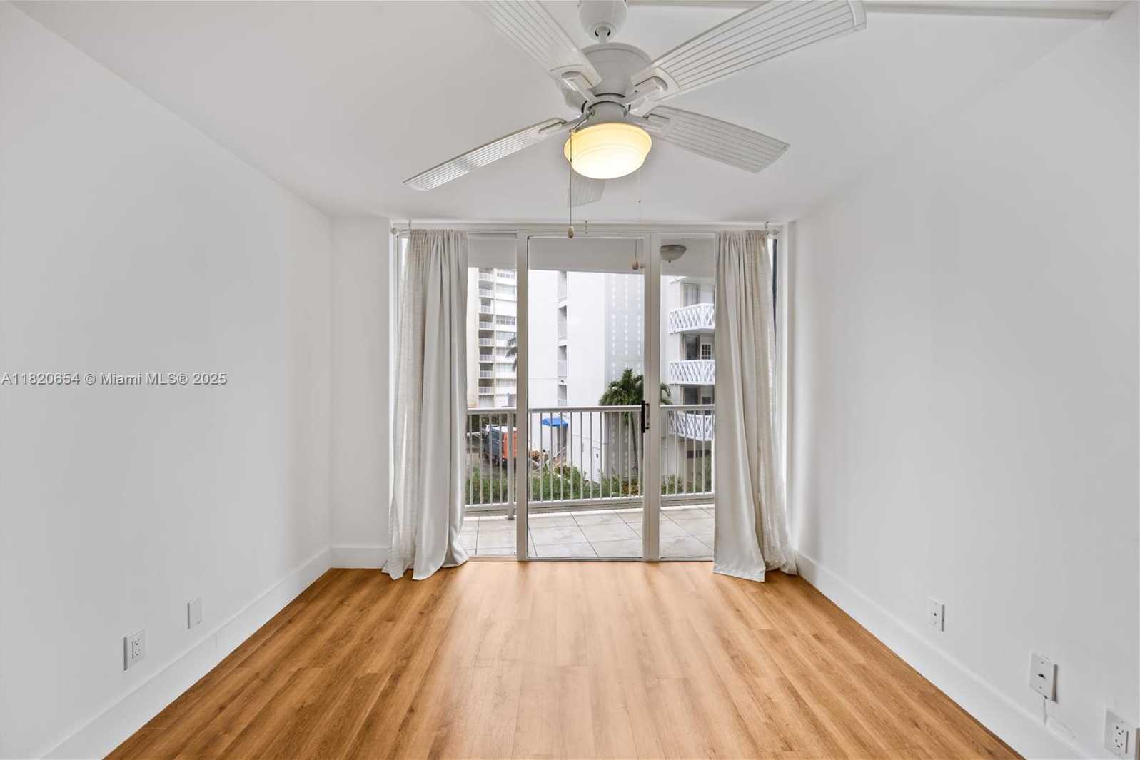 Small Image of 1440 BRICKELL BAY #307, Miami Number 16