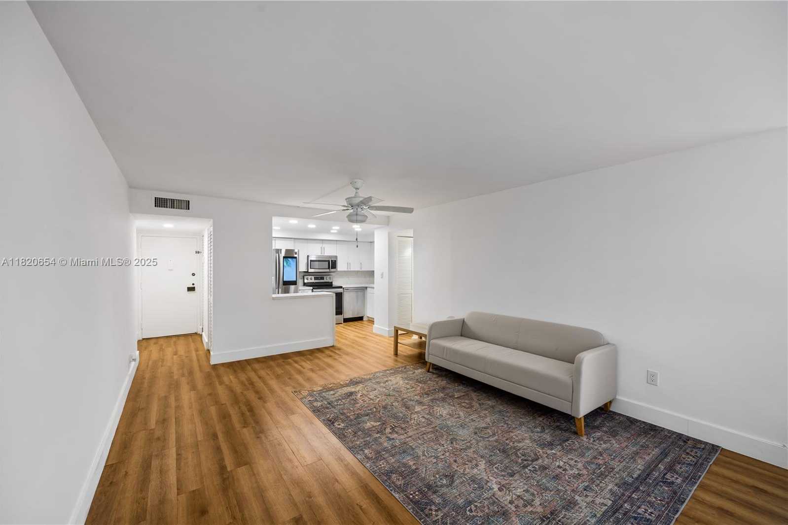 Small Image of 1440 BRICKELL BAY #307, Miami Number 18