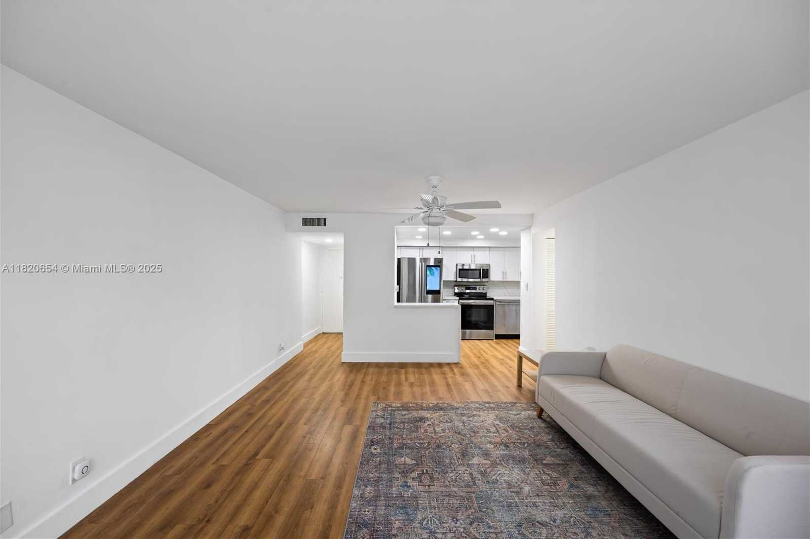 Small Image of 1440 BRICKELL BAY #307, Miami Number 19