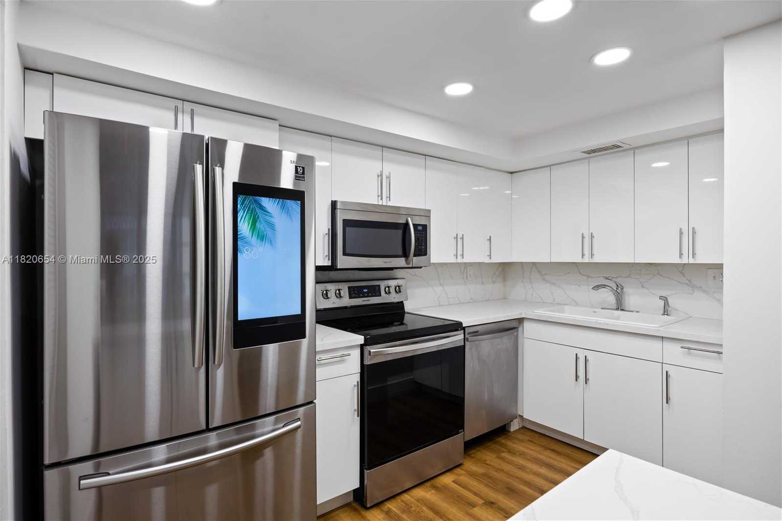Small Image of 1440 BRICKELL BAY #307, Miami Number 5