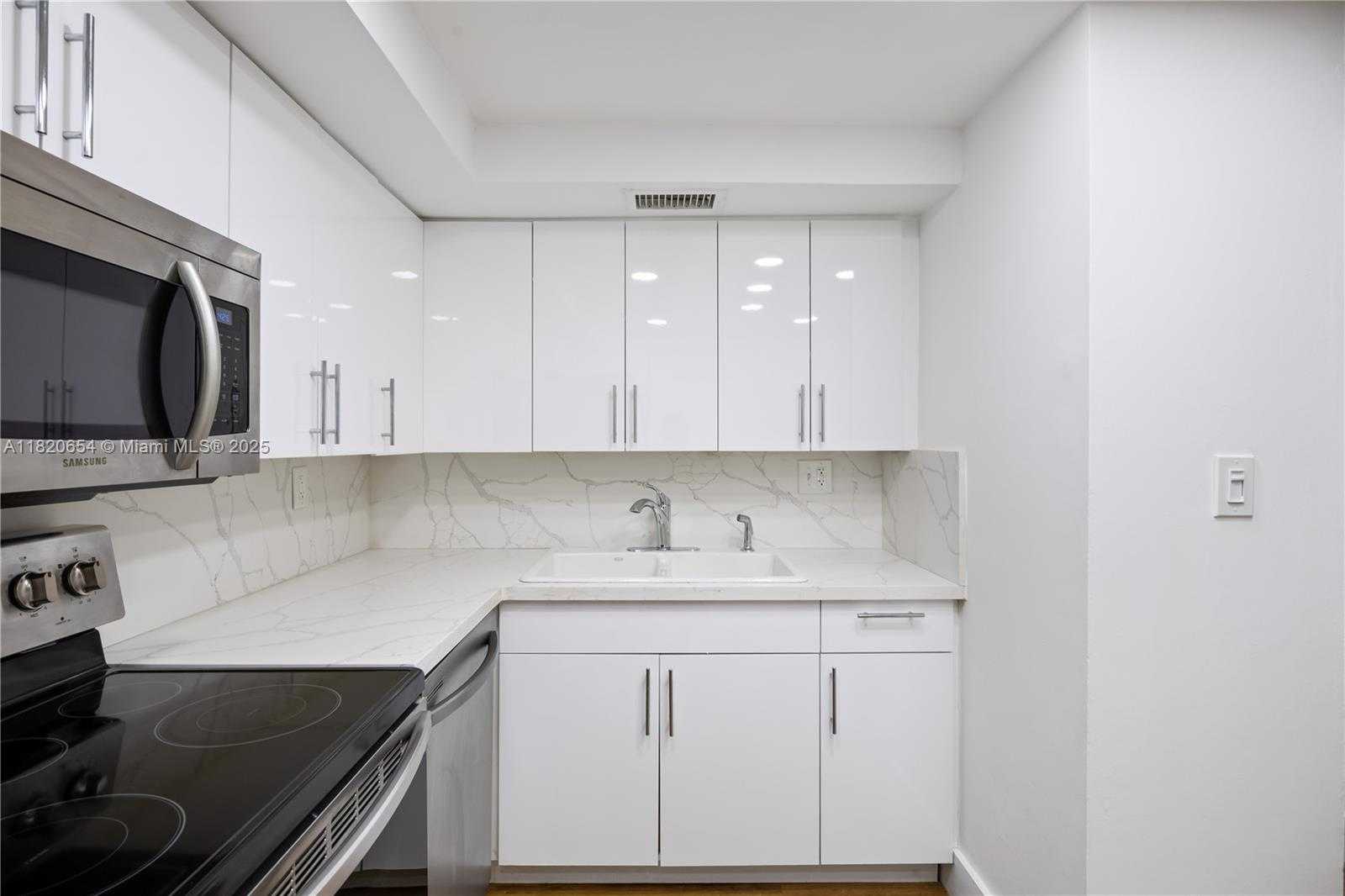 Small Image of 1440 BRICKELL BAY #307, Miami Number 6