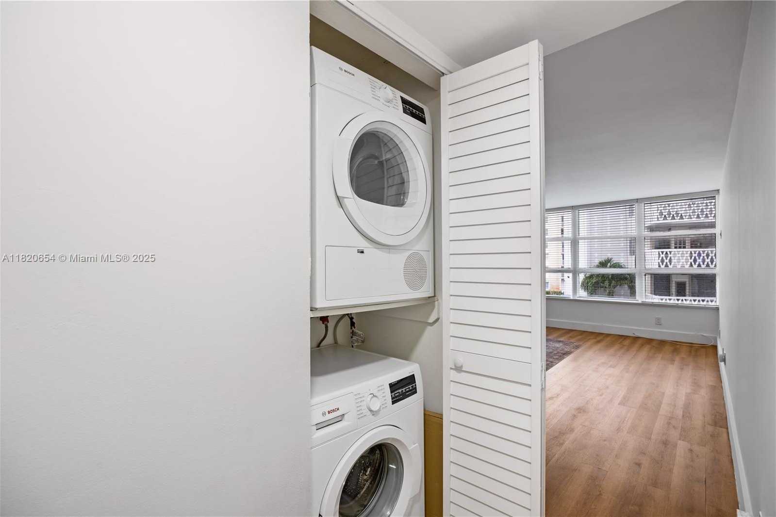 Small Image of 1440 BRICKELL BAY #307, Miami Number 7