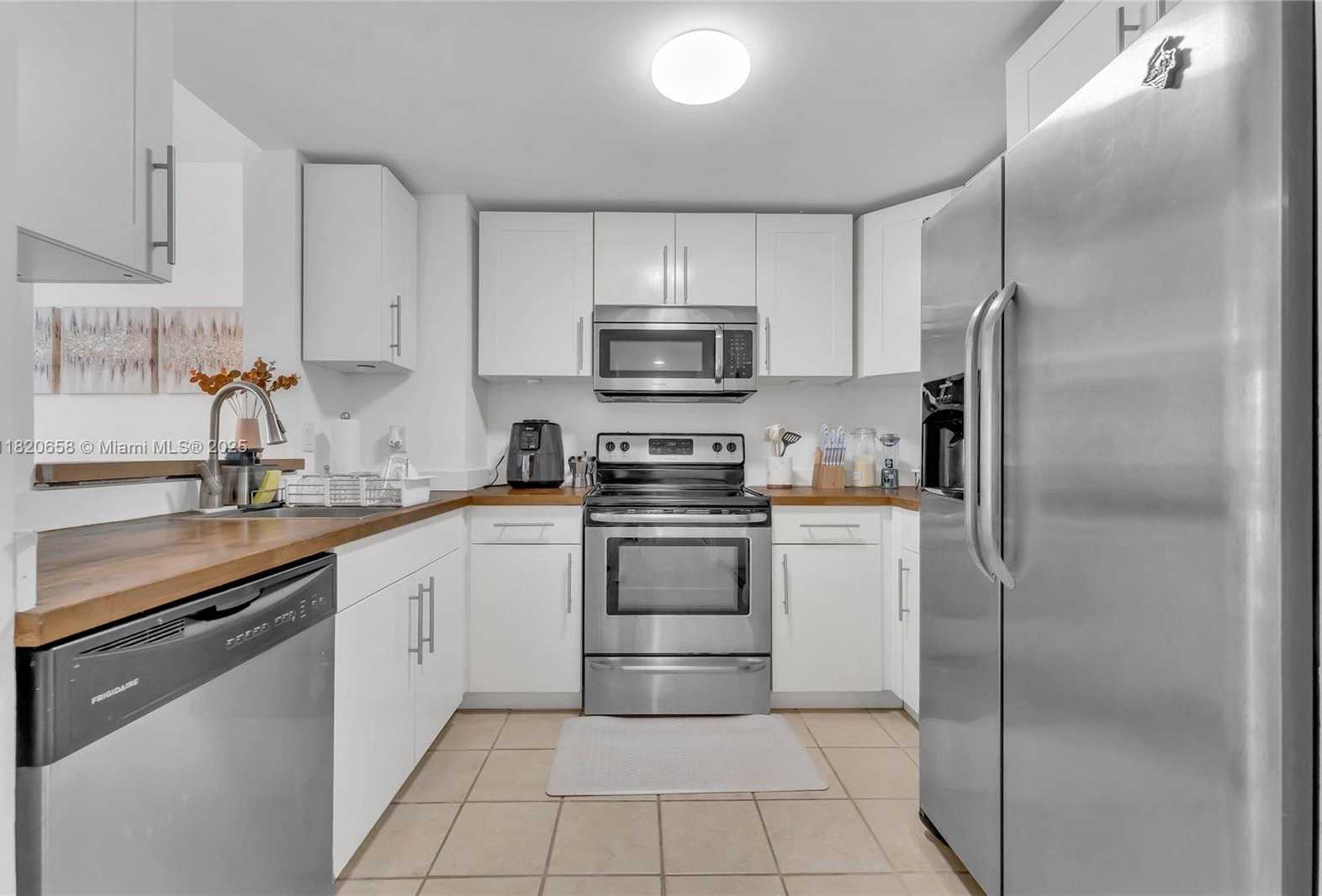 Small Image of 1250 SOUTH MIAMI AVE #2210, Miami Number 11