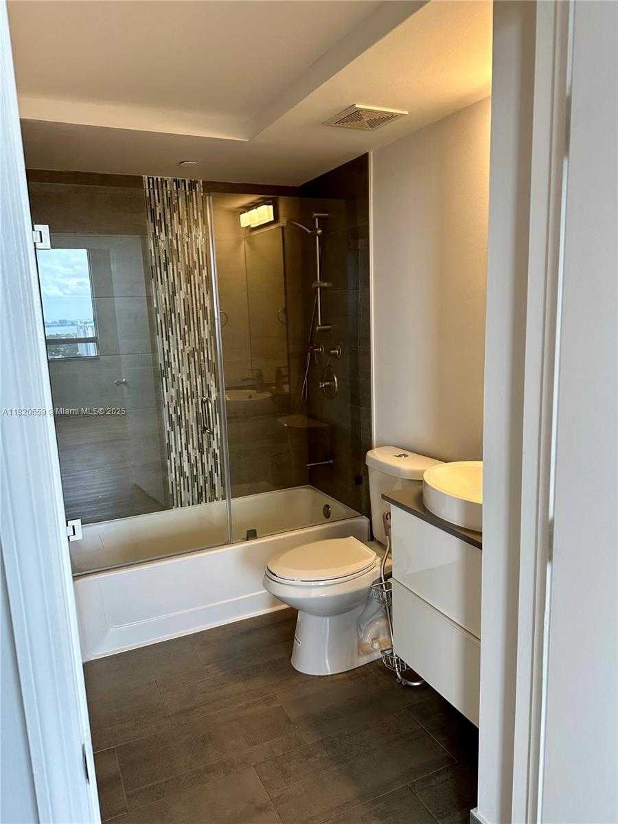 Small Image of 1330 WEST AVE #3007, Miami Beach Number 10