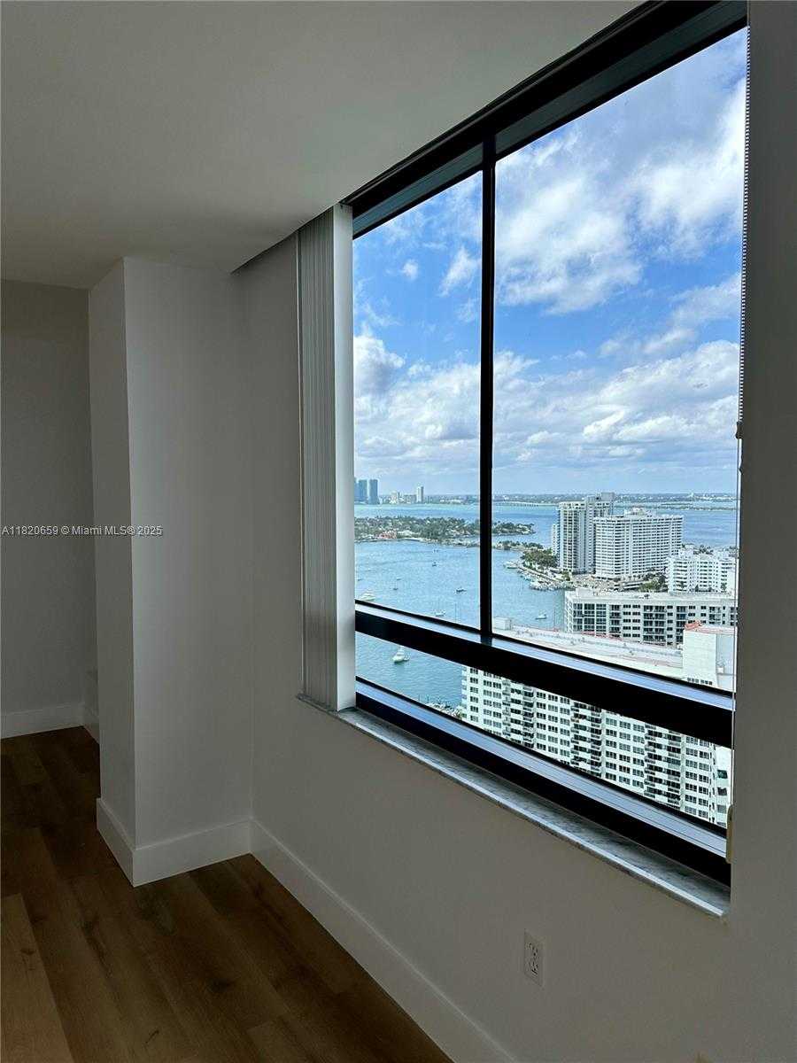 Small Image of 1330 WEST AVE #3007, Miami Beach Number 2