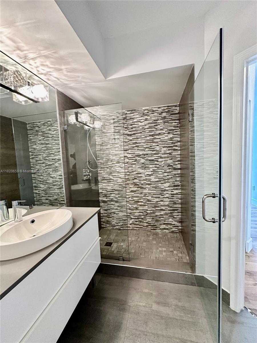 Small Image of 1330 WEST AVE #3007, Miami Beach Number 5