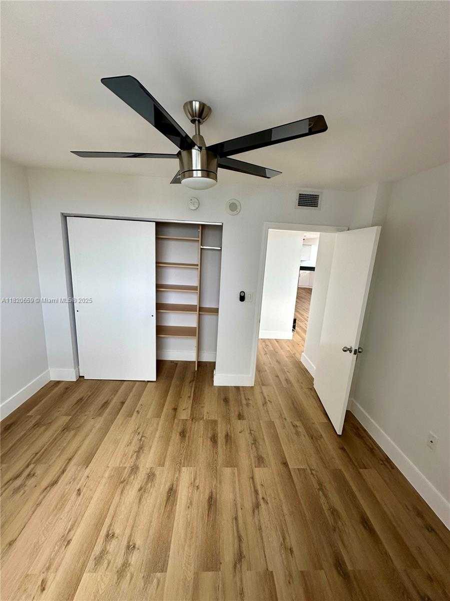 Small Image of 1330 WEST AVE #3007, Miami Beach Number 9
