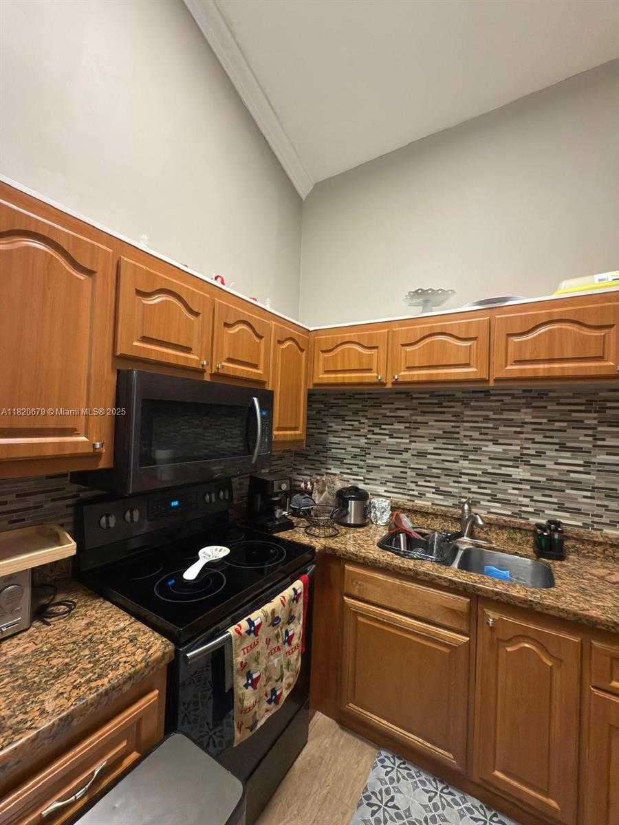 Small Image of 13959 SOUTH WEST 91ST TER #13959, Miami Number 9