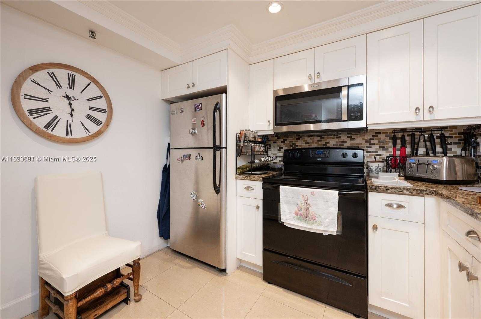 Small Image of 1621 COLLINS AVE #302, Miami Beach Number 3
