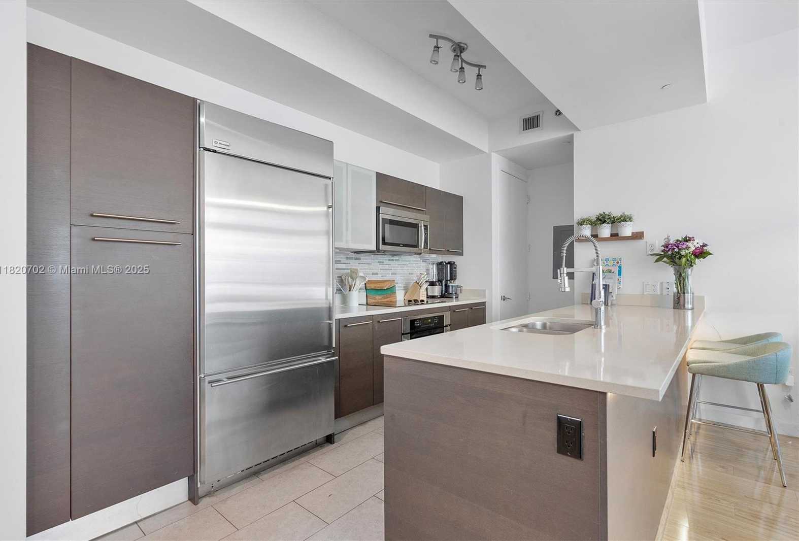Small Image of 55 SOUTH EAST 6TH ST #4305, Miami Number 3