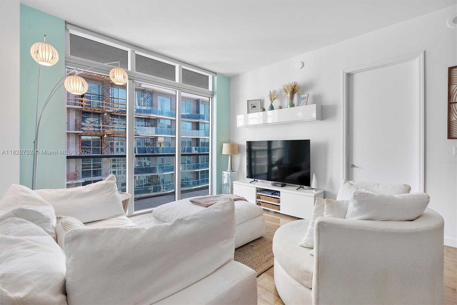 Small Image of 55 SOUTH EAST 6TH ST #4305, Miami Number 5