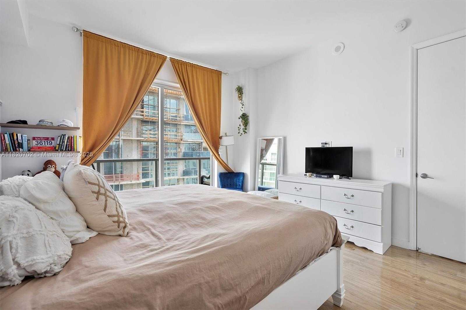 Small Image of 55 SOUTH EAST 6TH ST #4305, Miami Number 8