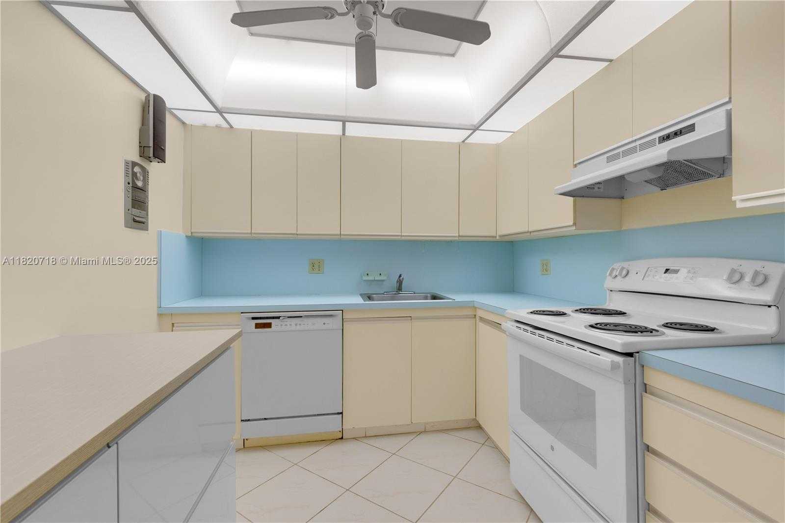 Small Image of 2500 PARKVIEW DRIVE #1717, Hallandale Beach Number 10