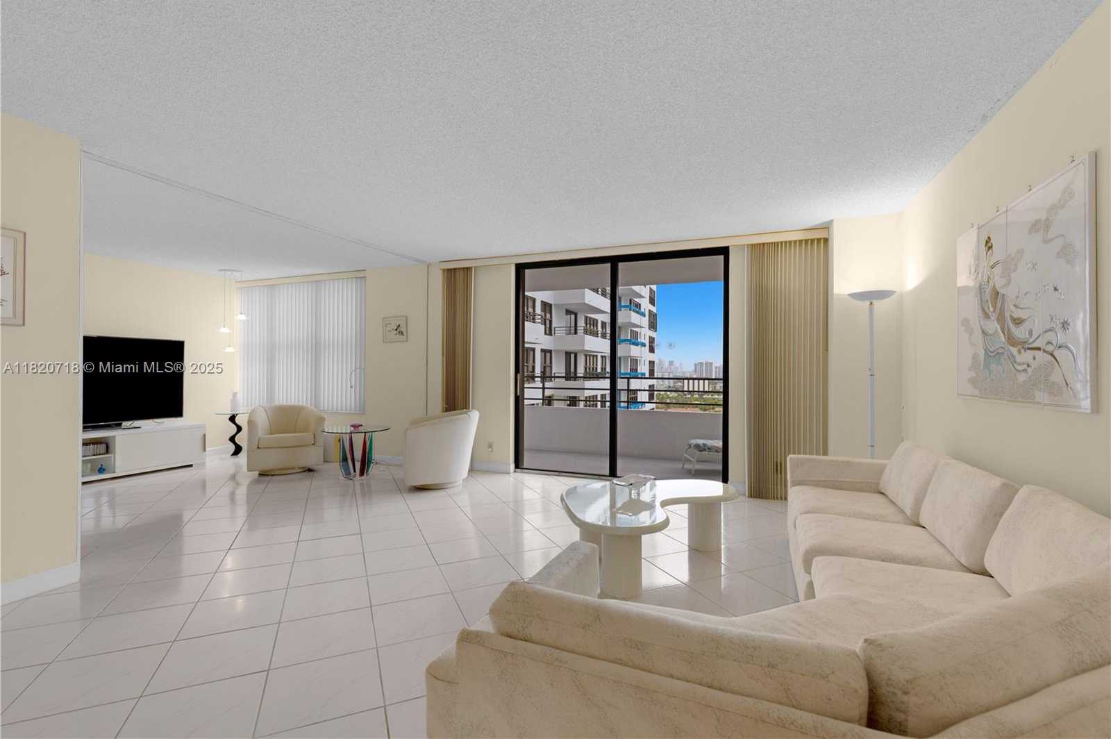 Small Image of 2500 PARKVIEW DRIVE #1717, Hallandale Beach Number 15