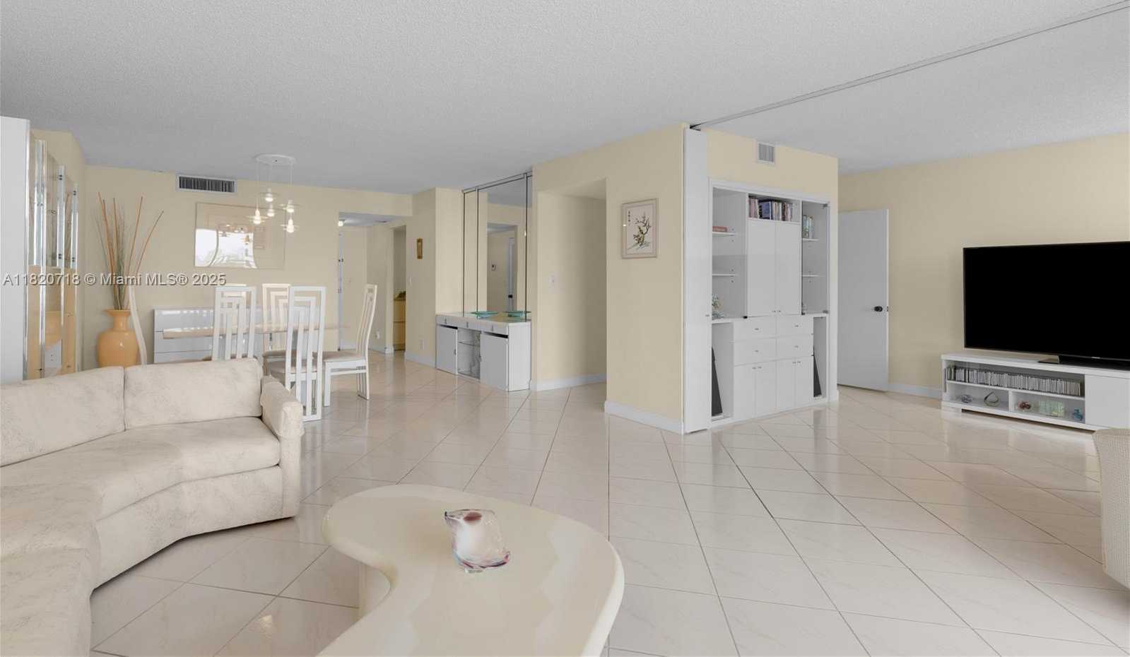 Small Image of 2500 PARKVIEW DRIVE #1717, Hallandale Beach Number 18