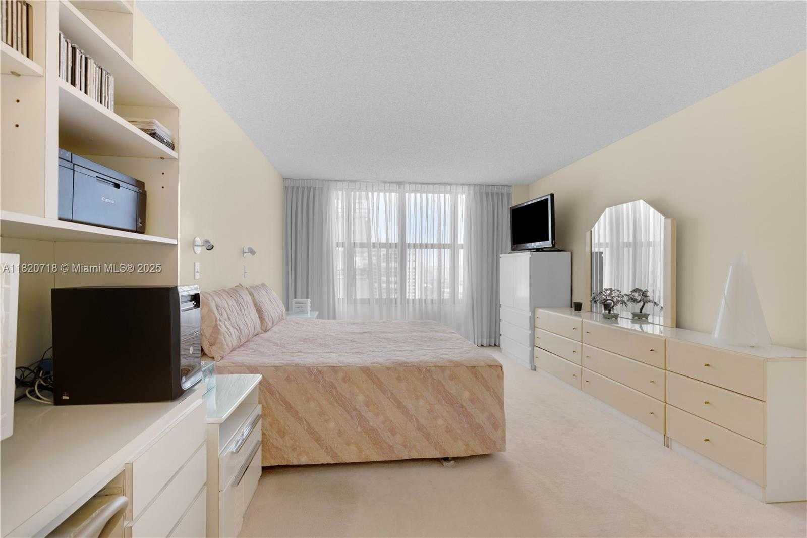 Small Image of 2500 PARKVIEW DRIVE #1717, Hallandale Beach Number 21