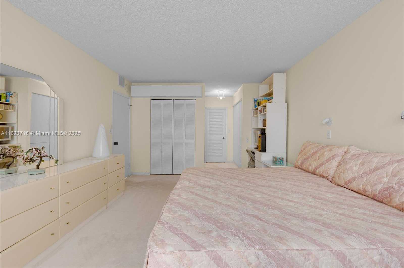 Small Image of 2500 PARKVIEW DRIVE #1717, Hallandale Beach Number 22