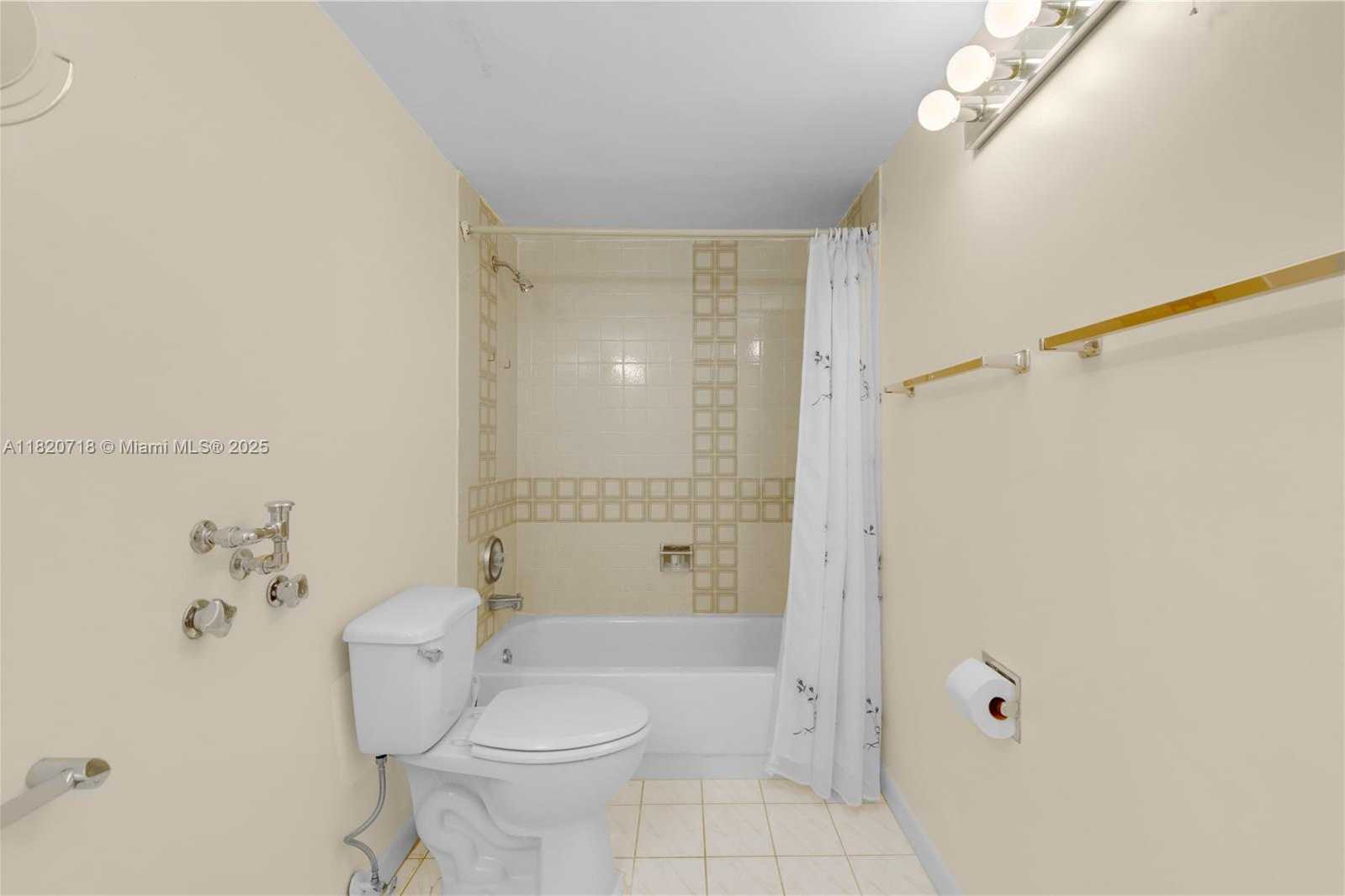 Small Image of 2500 PARKVIEW DRIVE #1717, Hallandale Beach Number 24