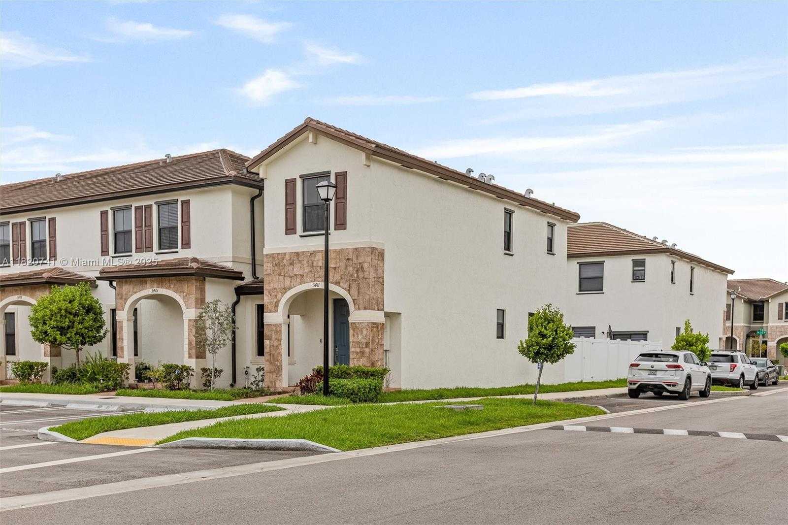 Small Image of 3411 WEST 112TH TER, Hialeah Number 2