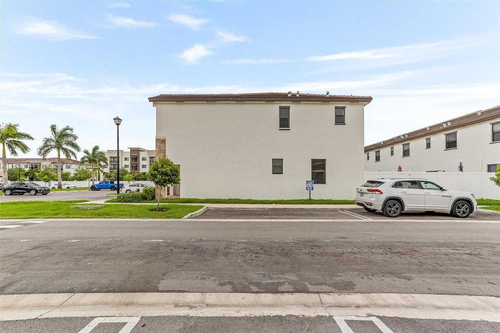 Small Image of 3411 WEST 112TH TER, Hialeah Number 4